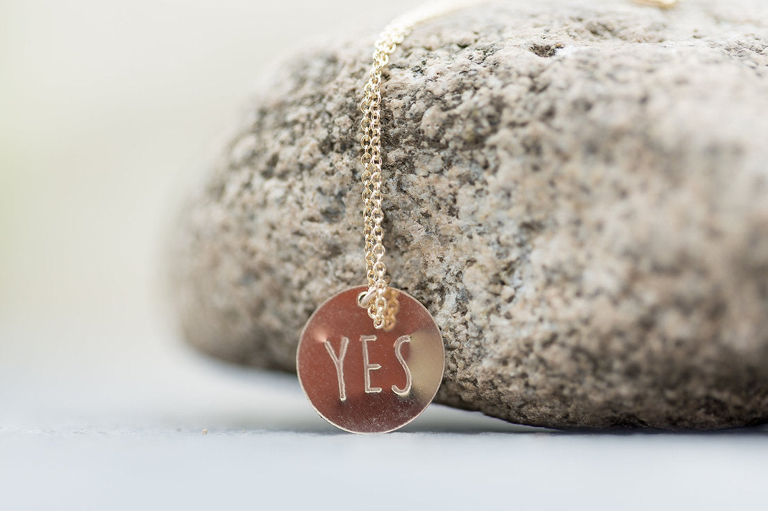 “YES” Necklace Gold
